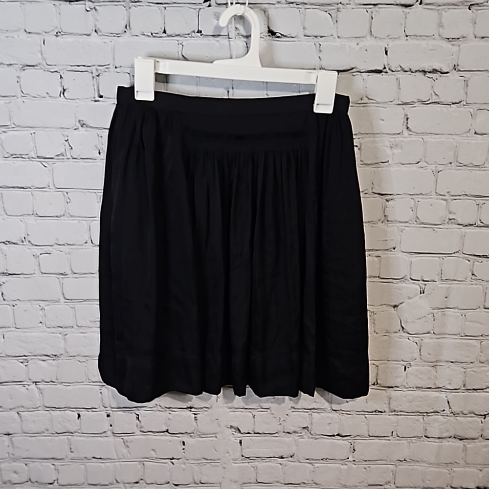 Banana Republic black pleated skirt